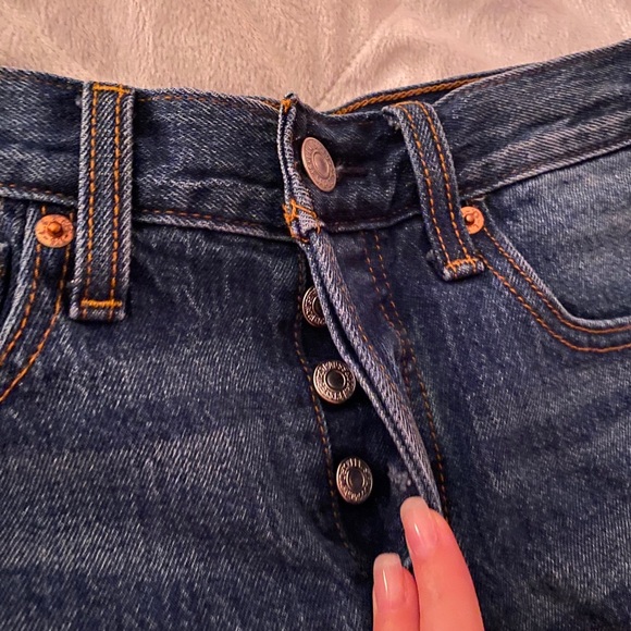 Levi’s Wedgie Fit Shorts - Medium Blue Wash - Picture 3 of 6